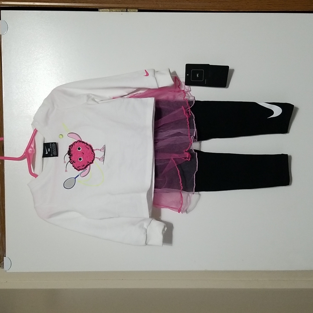 NIKE Sportswear Baby Girl's Crew and Leggings Outfit 2 Piece Set 18 Months